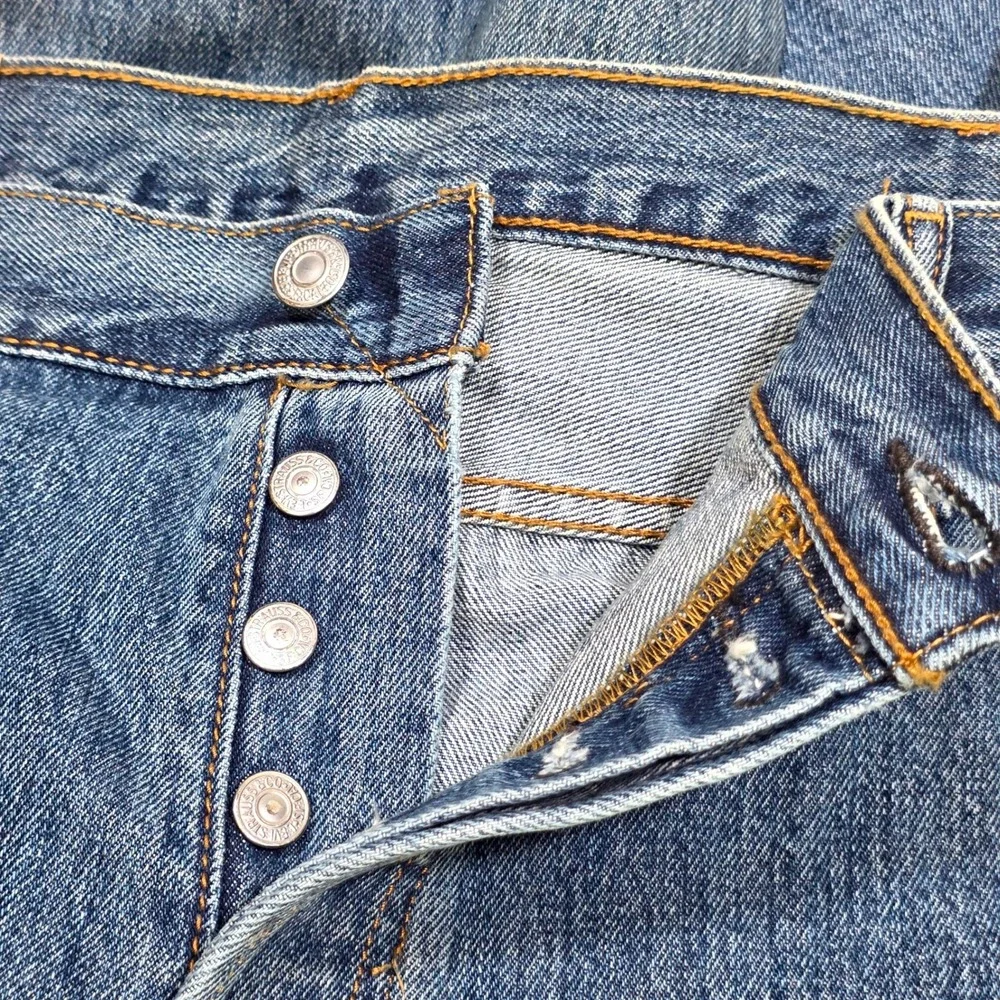 Levi's 501 Original Fit Mens 42x32 Blue Straight Leg Button Fly Jeans 00501-0193